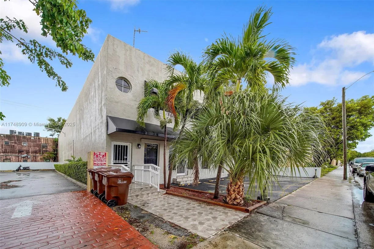 South Florida Real Estate | View 25 E 4th St | Listing