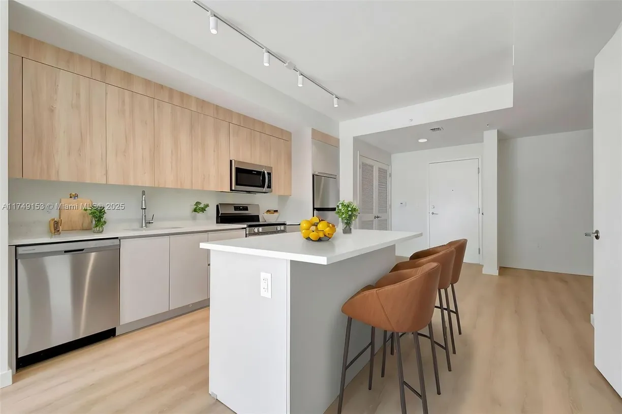 South Florida Real Estate | View 1715 N Dixie Hwy, 2206 | Listing