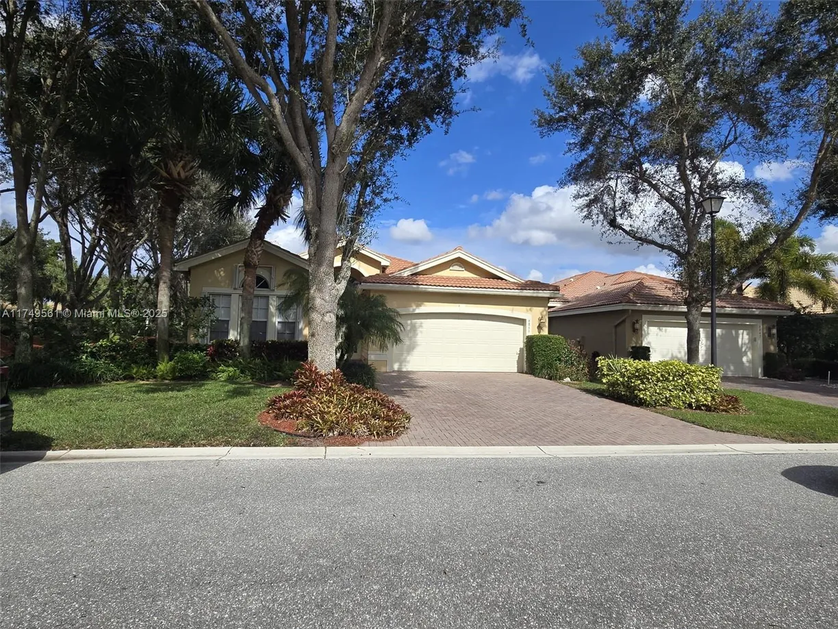 South Florida Real Estate | View 6855 Shamrock Trl | 3 Beds, 2 Baths