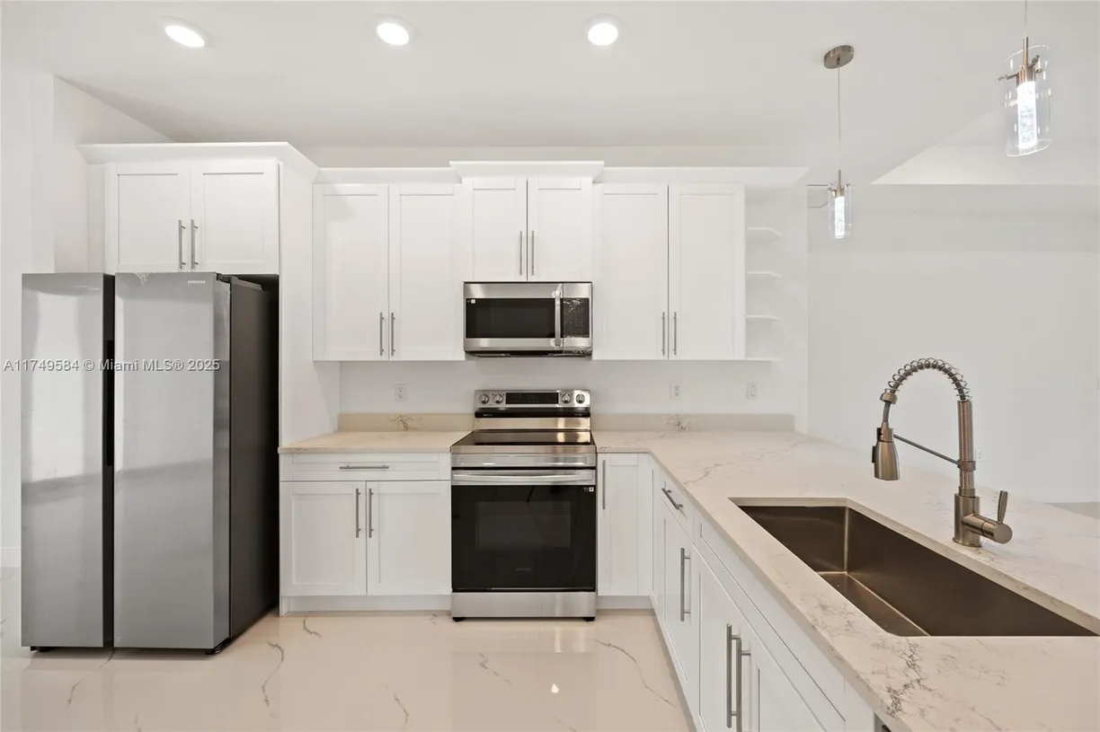 South Florida Real Estate | View  | Listing