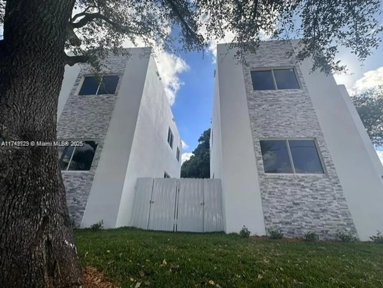 South Florida Real Estate | View 538 NW 17th Ave | 3 Beds, 2 Baths