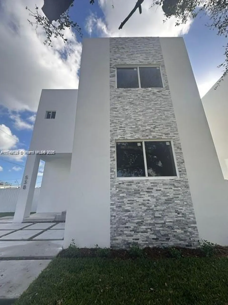 South Florida Real Estate | View 538 NW 17th Ave | Listing