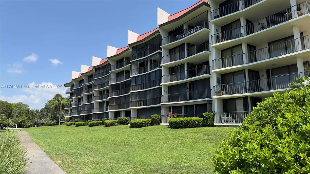 South Florida Real Estate | View 7030 Half Moon Cir, 121 | Listing
