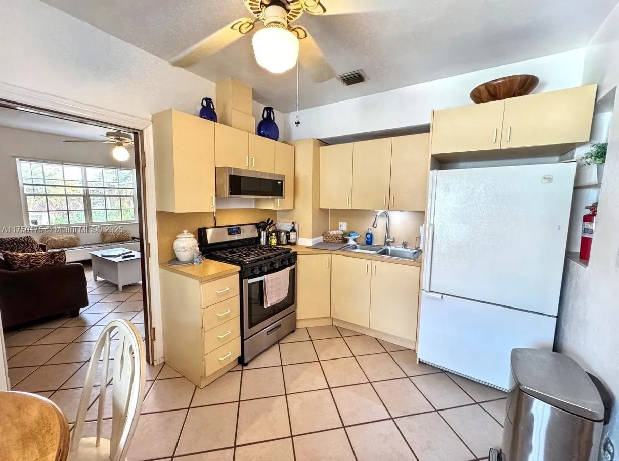 South Florida Real Estate | View 1994 SW 17th Ct, 4 | 2 Beds, 1 Bath