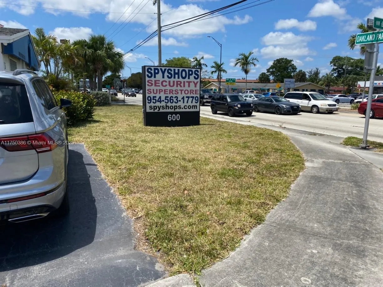 South Florida Real Estate | View 600 W Oakland Park Blvd | Listing