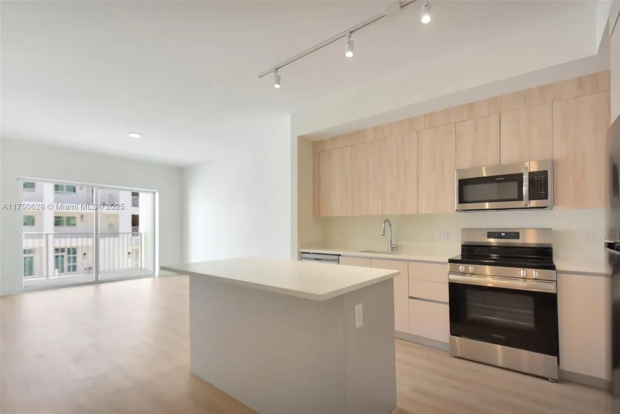 South Florida Real Estate | View 1715 N Dixie Hwy, 2201 | 1 Bed, 1 Bath