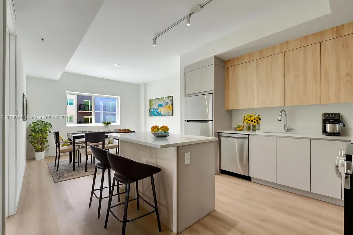 South Florida Real Estate | View 1715 N Dixie Hwy, 2207 | 1 Bed, 1 Bath