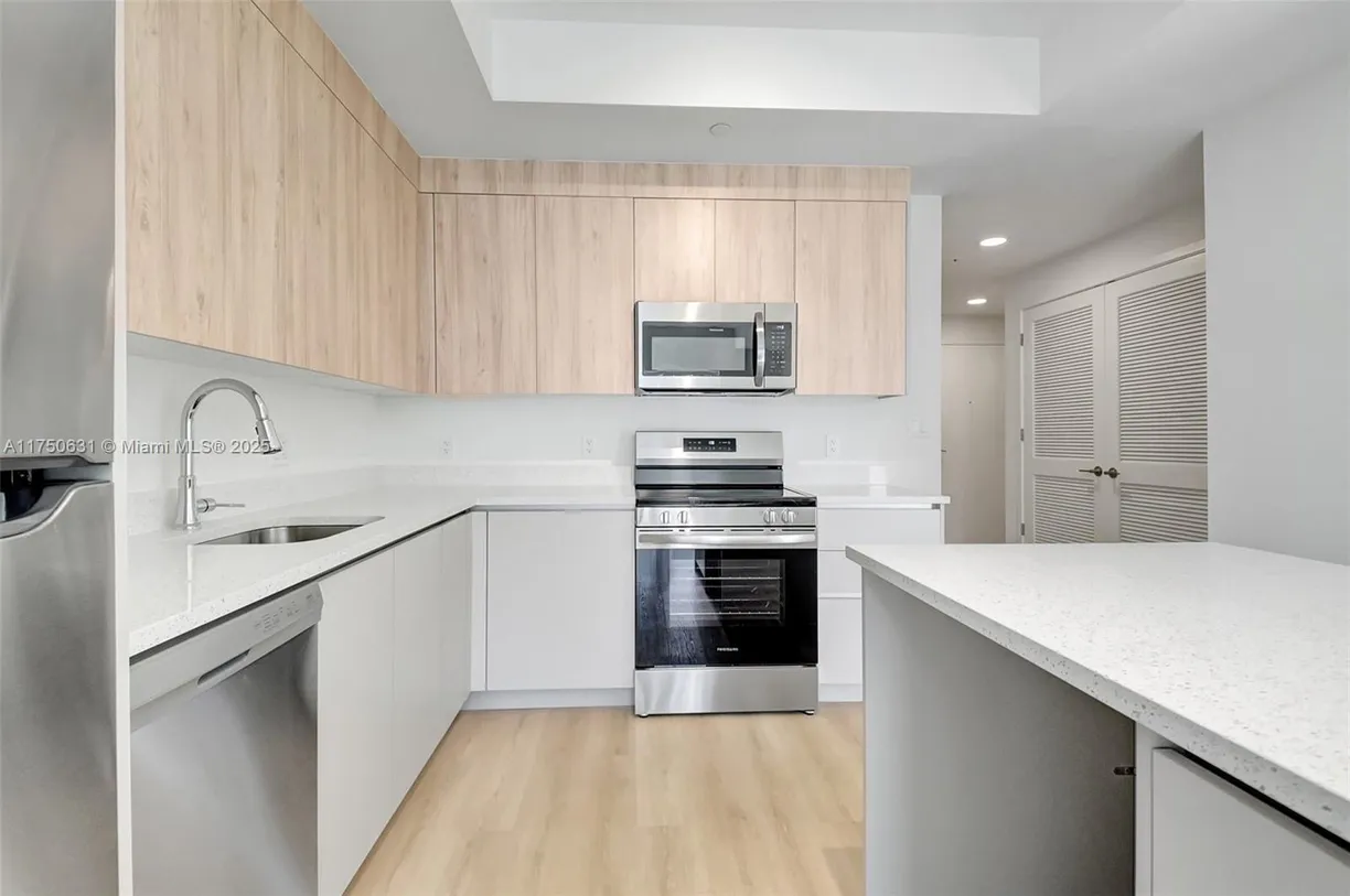 South Florida Real Estate | View 1715 N Dixie Hwy, 2207 | Listing