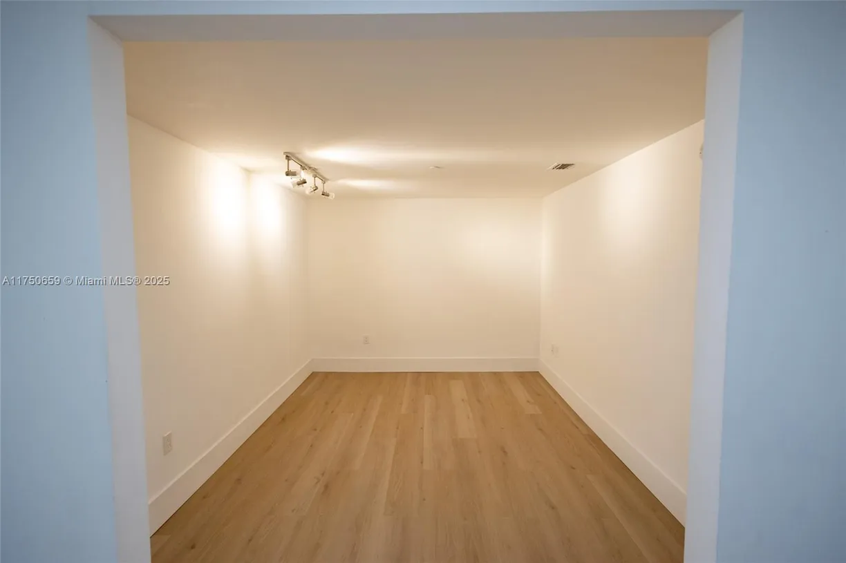 South Florida Real Estate | View 495 Brickell Ave, 2102 | Listing
