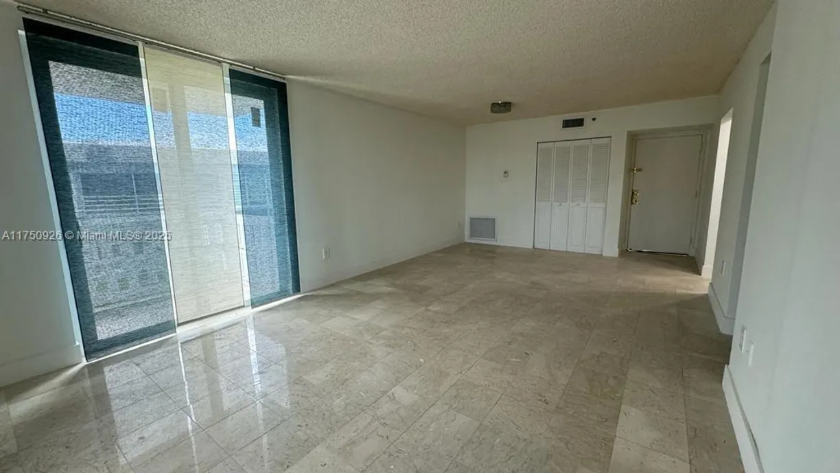 South Florida Real Estate | View 919 Hillcrest Dr, 201 | Listing