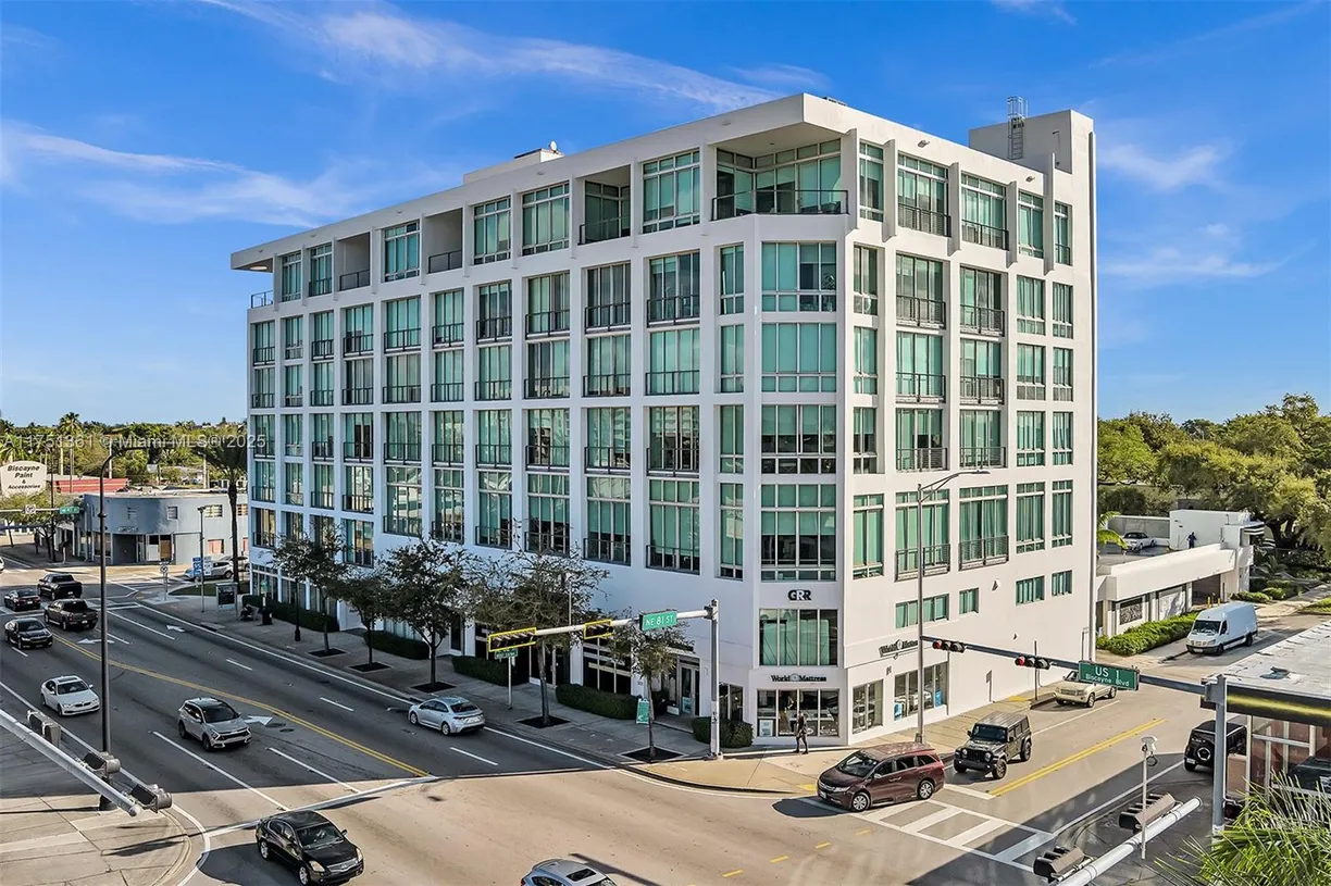 South Florida Real Estate | View 8101 Biscayne Blvd, R-617 | 1 Bed, 1 Bath