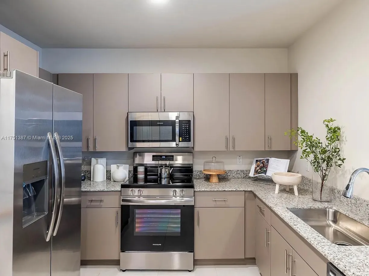 South Florida Real Estate | View 618 NE 2nd St, 107 | Listing