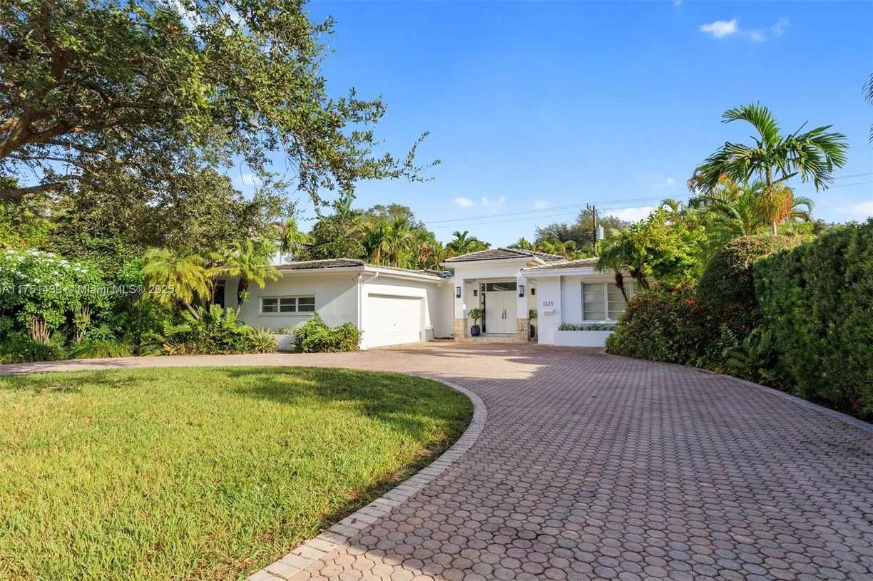 South Florida Real Estate | View 1325 Blue Rd | 3 Beds, 3 Baths