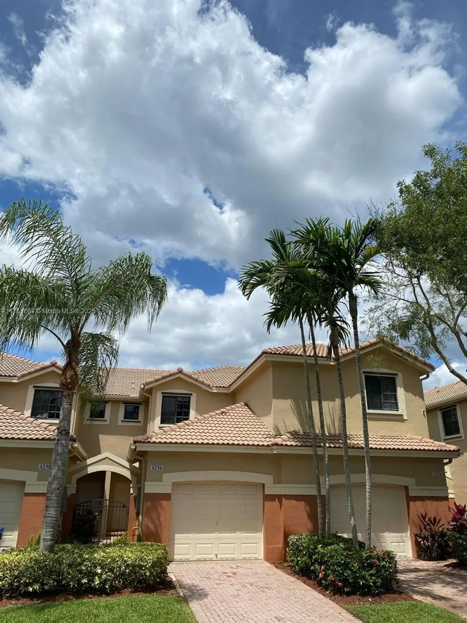 South Florida Real Estate | View 4256 Vineyard Cir, 4256 | 2 Beds, 2 Baths