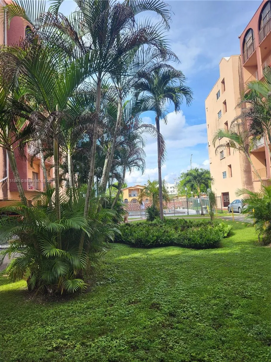 South Florida Real Estate | View 440 E 23rd St, 1404 | 2 Beds, 2 Baths