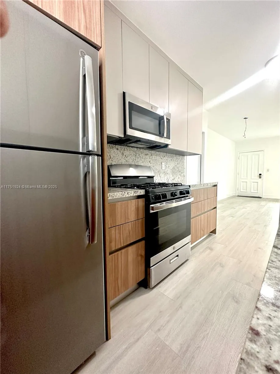 South Florida Real Estate | View 660 Lenox Ave, 4 | Listing