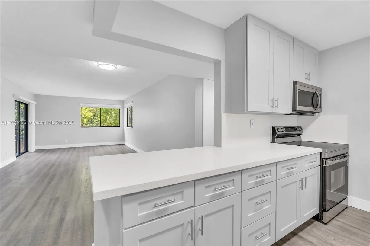 South Florida Real Estate | View 191 Lakeview Dr, 204 | Listing