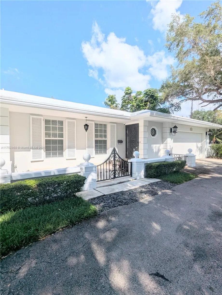 South Florida Real Estate | View 5920 Maynada St | 5 Beds, 3 Baths
