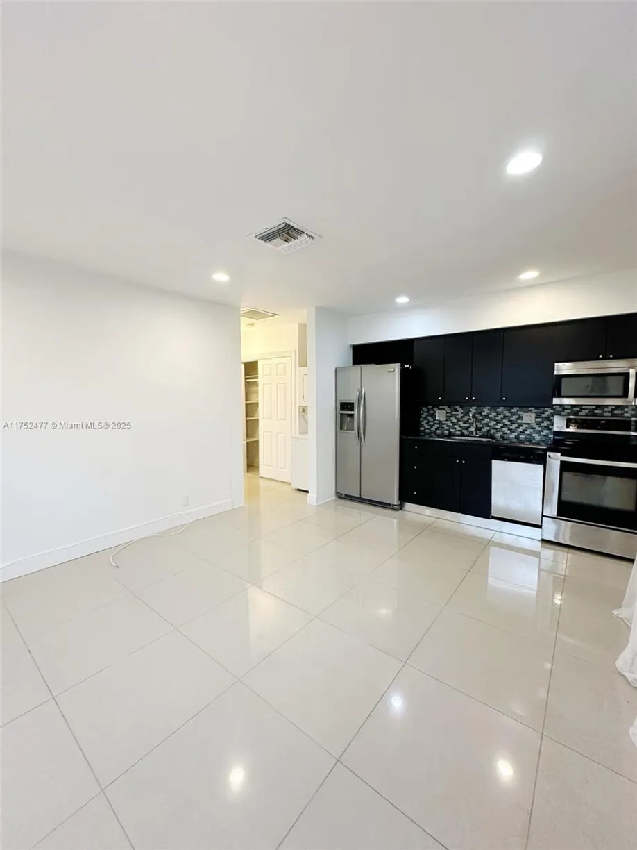 South Florida Real Estate | View 317 Hendricks Isle, 1 | Listing
