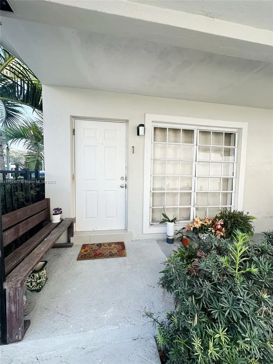 South Florida Real Estate | View 317 Hendricks Isle, 1 | Listing
