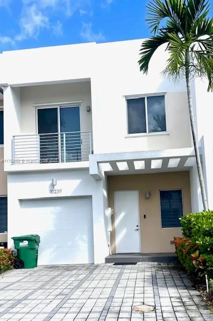 South Florida Real Estate | View  | 3 Beds, 2 Baths