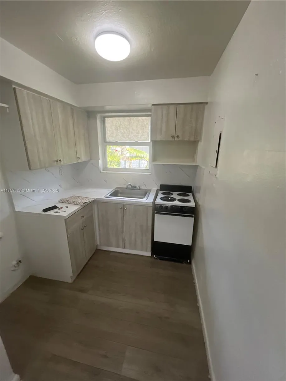 South Florida Real Estate | View 1465 W 28th St, 4 | 2 Beds, 1 Bath