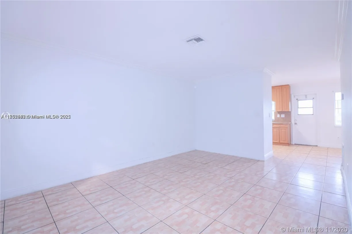 South Florida Real Estate | View 3019 SW 68th Ter, 5 | 1 Bed, 1 Bath