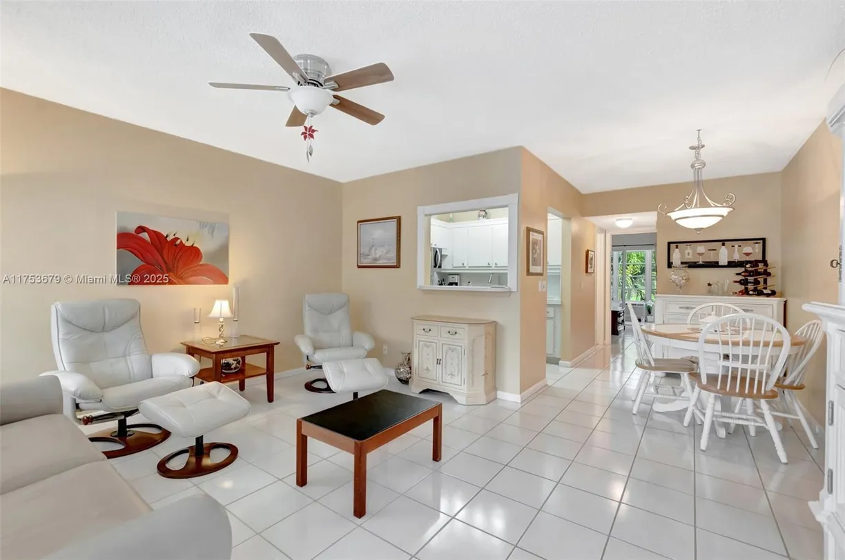 South Florida Real Estate | View 58 E Oakridge  E, 58 | 1 Bed, 1 Bath