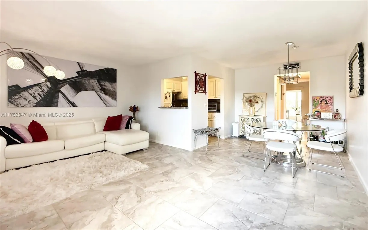 South Florida Real Estate | View 2009 N Farnham  N, 2009 | Listing