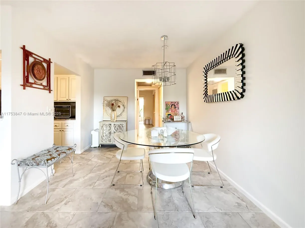 South Florida Real Estate | View 2009 N Farnham  N, 2009 | Listing