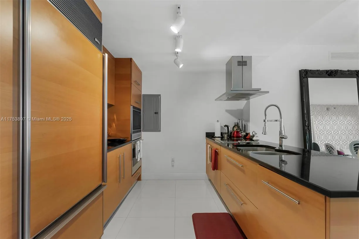 South Florida Real Estate | View 495 Brickell Ave, 805 | Listing