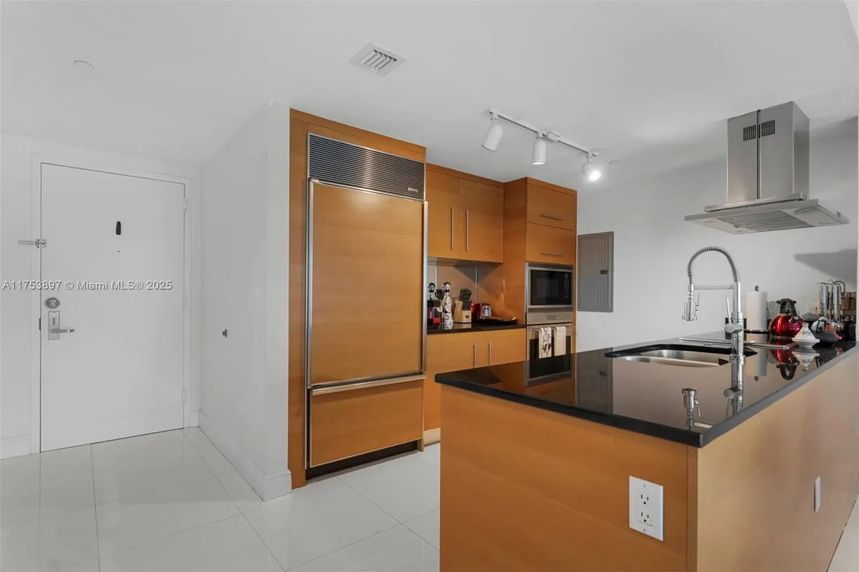 South Florida Real Estate | View 495 Brickell Ave, 805 | Listing
