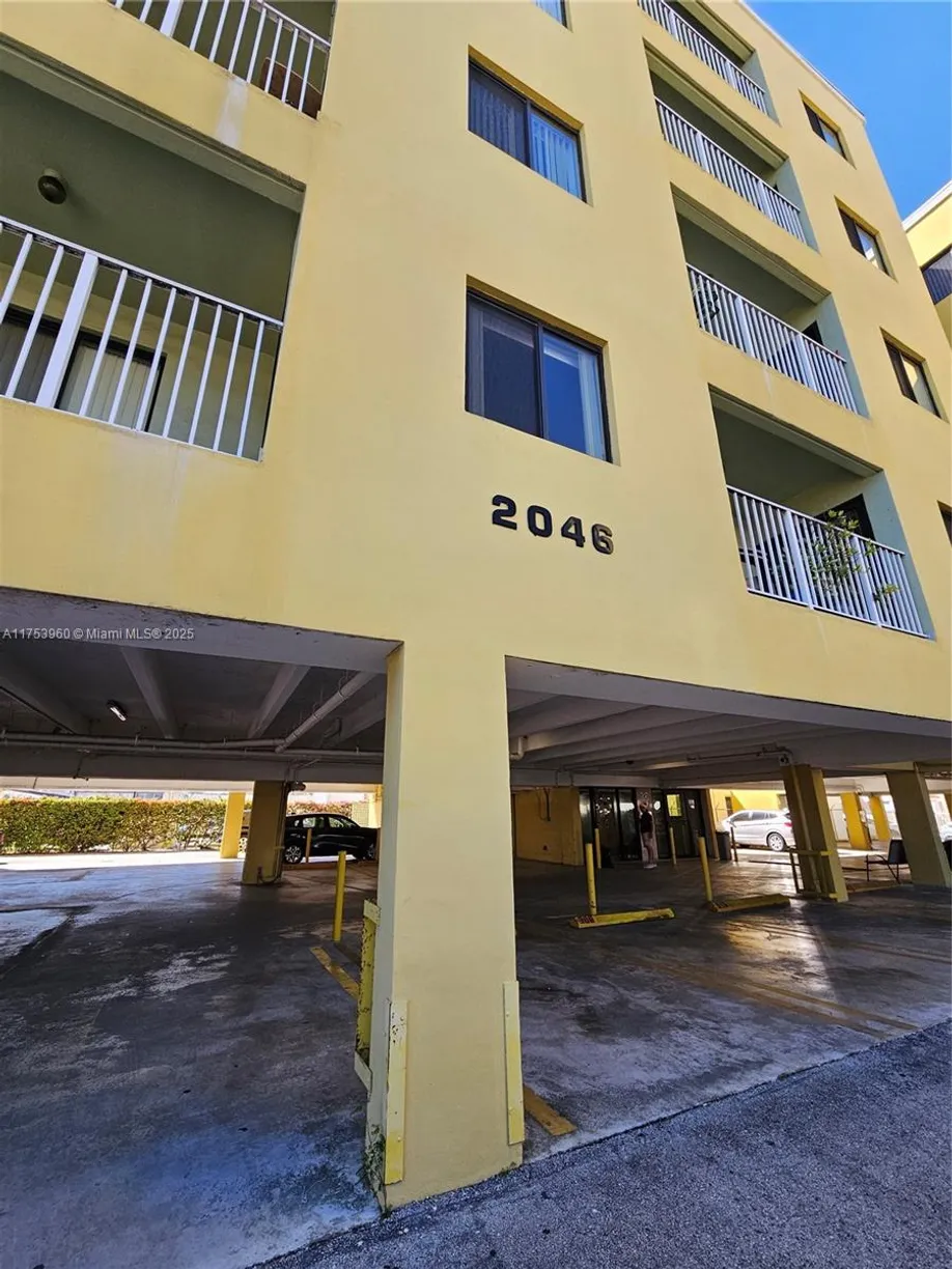 South Florida Real Estate | View 2046 W Flagler St, 304 | 1 Bed, 1 Bath