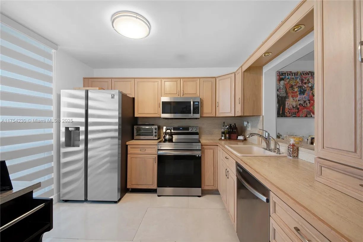 South Florida Real Estate | View 521 N Riverside Dr, 808 | Listing