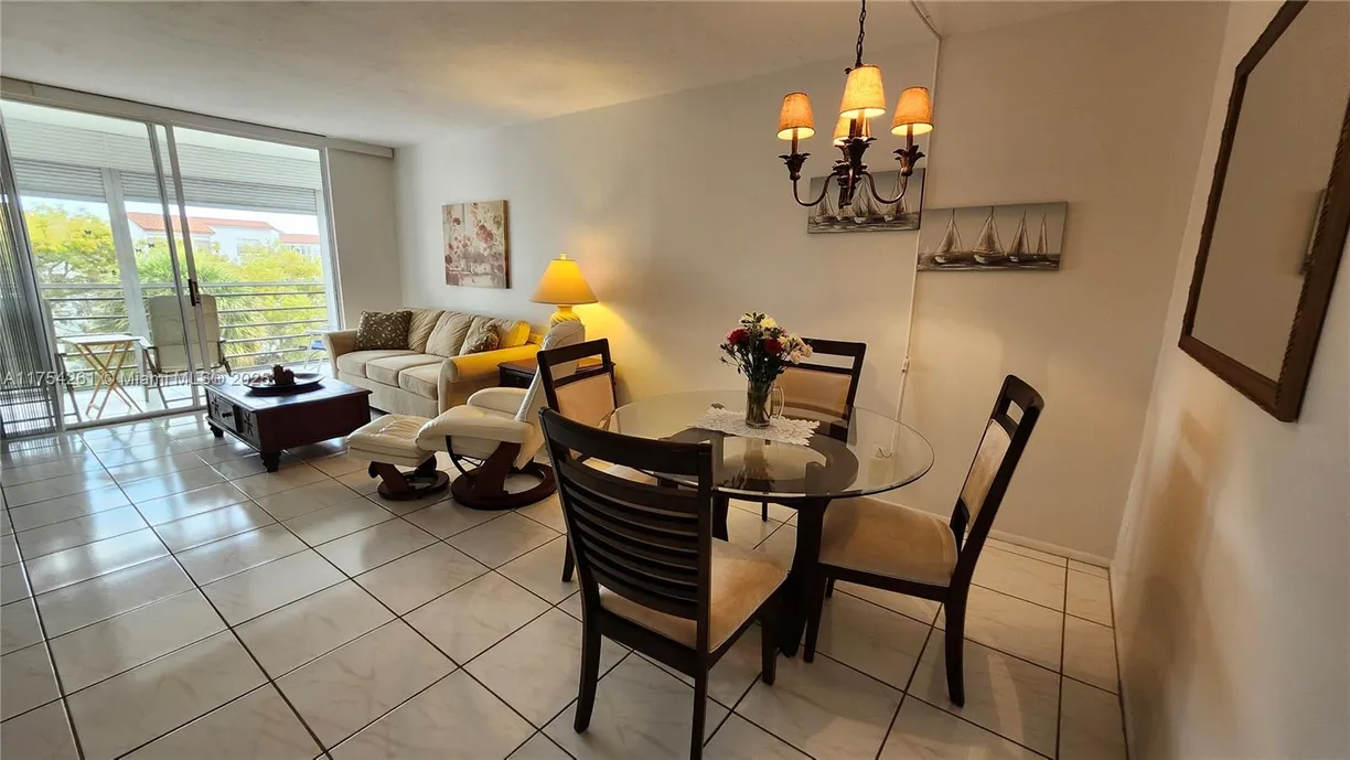 South Florida Real Estate | View 2821 Somerset Dr, 400 | Listing