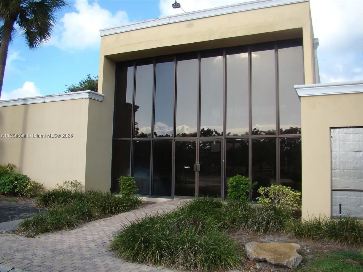South Florida Real Estate | View 2931 SW 87th Ter, 1921 | 2 Beds, 2 Baths