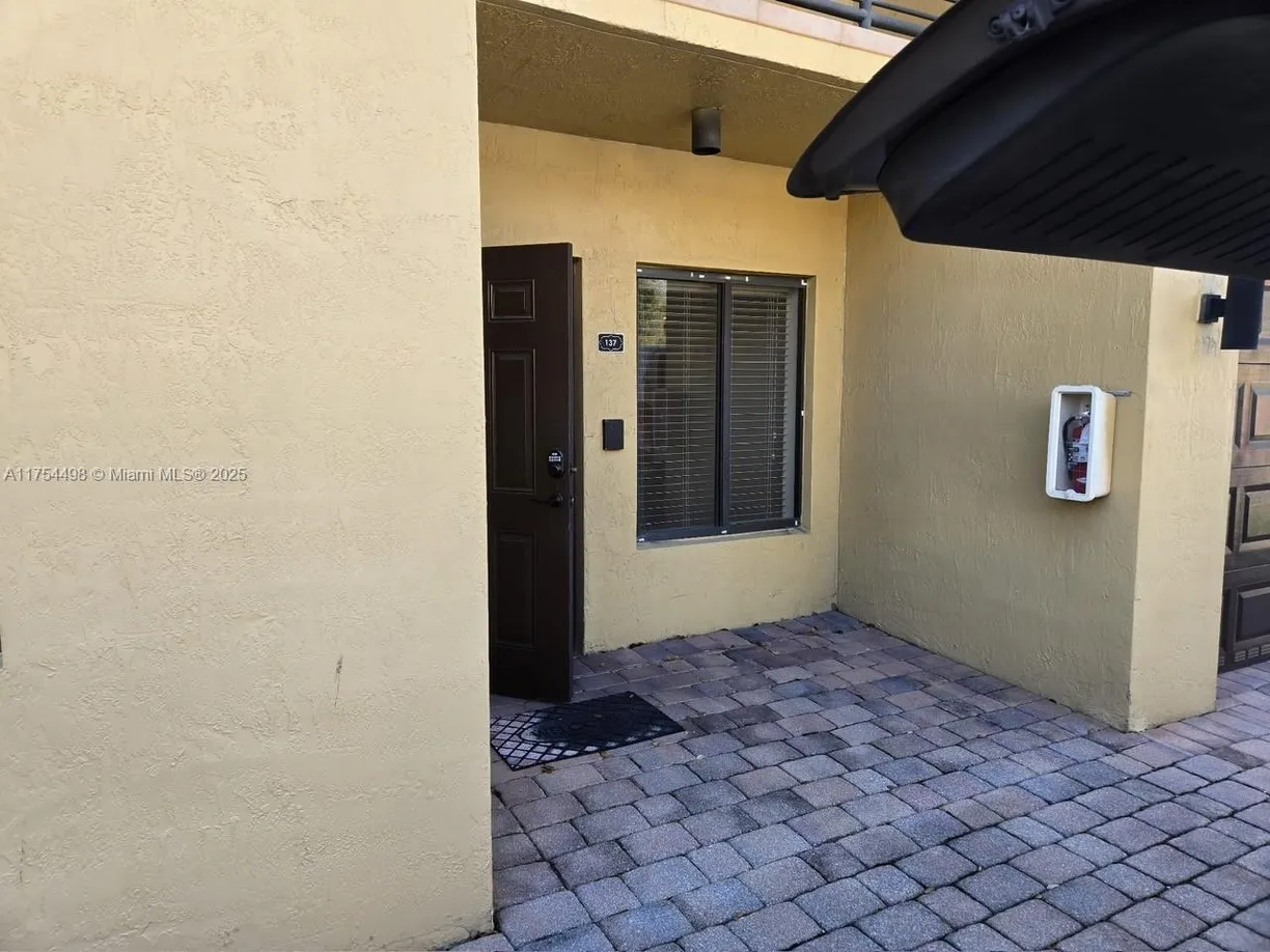 South Florida Real Estate | View  | 3 Beds, 2 Baths