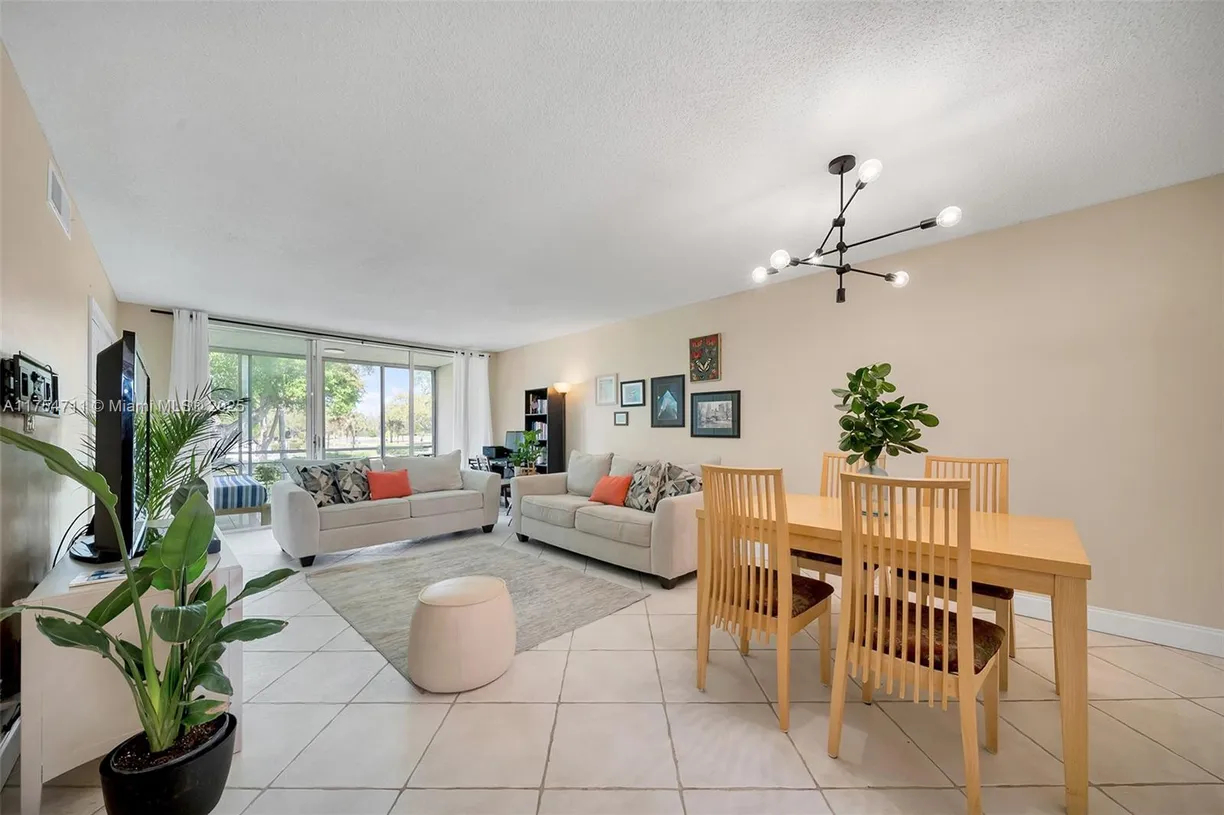 South Florida Real Estate | View 550 Oaks Ln, 202 | 2 Beds, 2 Baths
