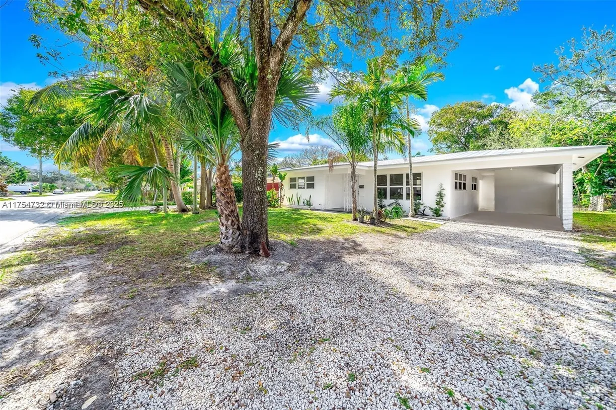 South Florida Real Estate | View 209 SW 18th Ave | 3 Beds, 2 Baths