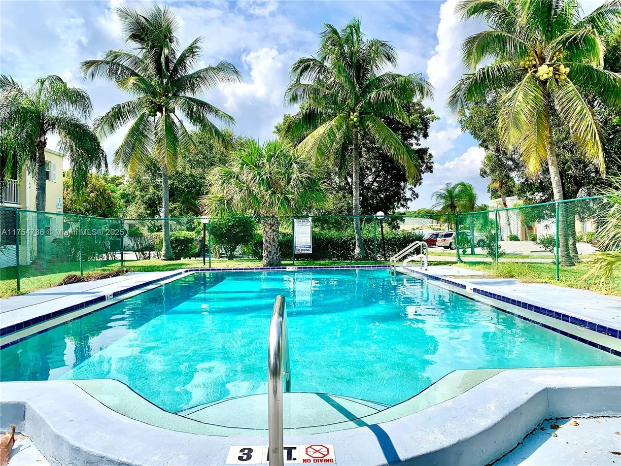 South Florida Real Estate | View 1501 Crescent Cir, C26 | 2 Beds, 1 Bath