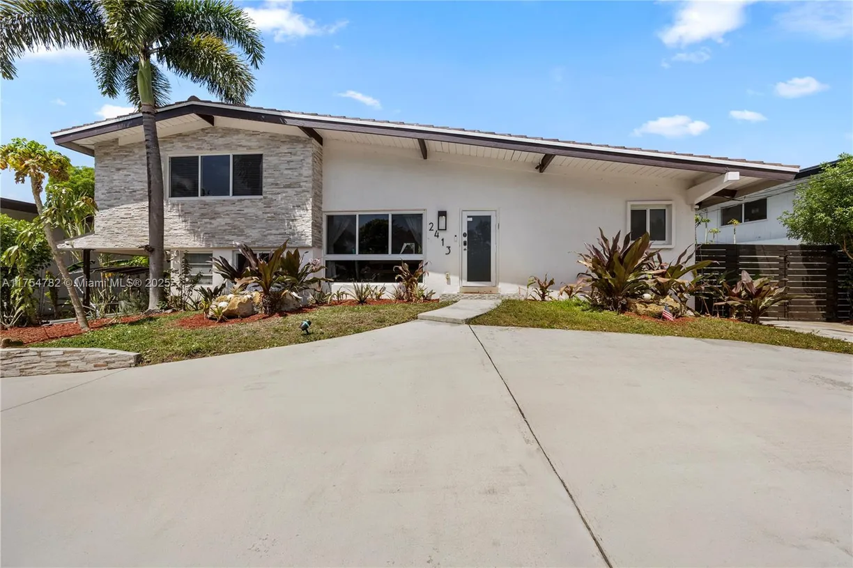 South Florida Real Estate | View 2413 Sugarloaf Ln | 3 Beds, 2 Baths