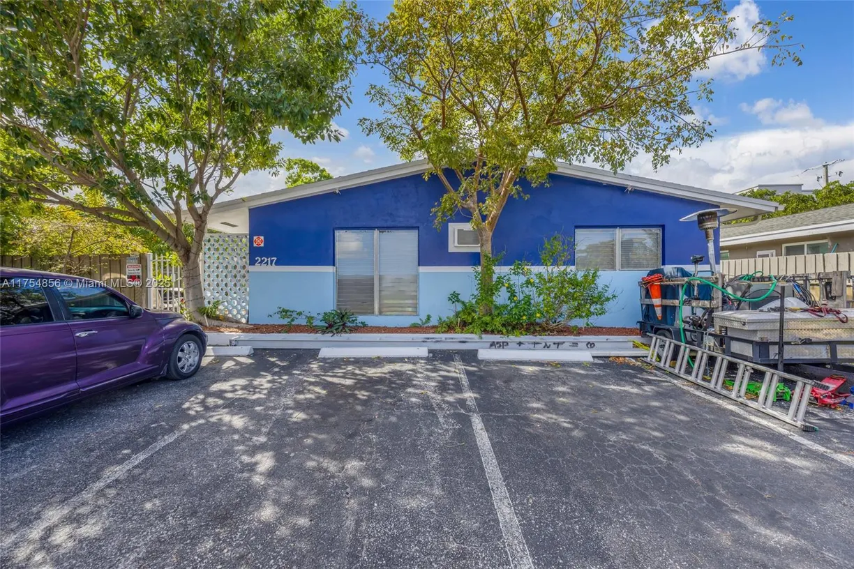 South Florida Real Estate | View 2217 NE 14th Ave | Listing