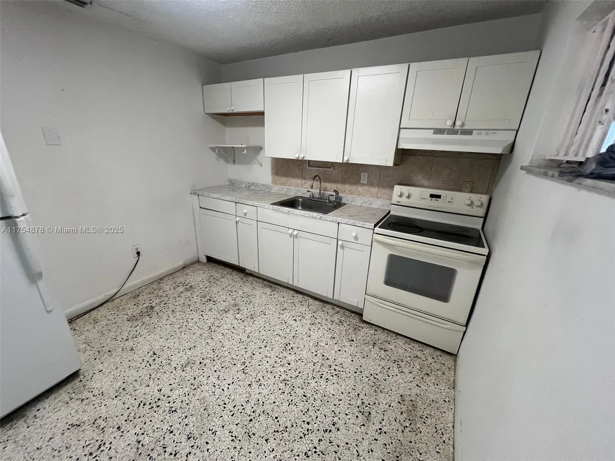 South Florida Real Estate | View 887 W 29th St, 2 | 2 Beds, 1 Bath