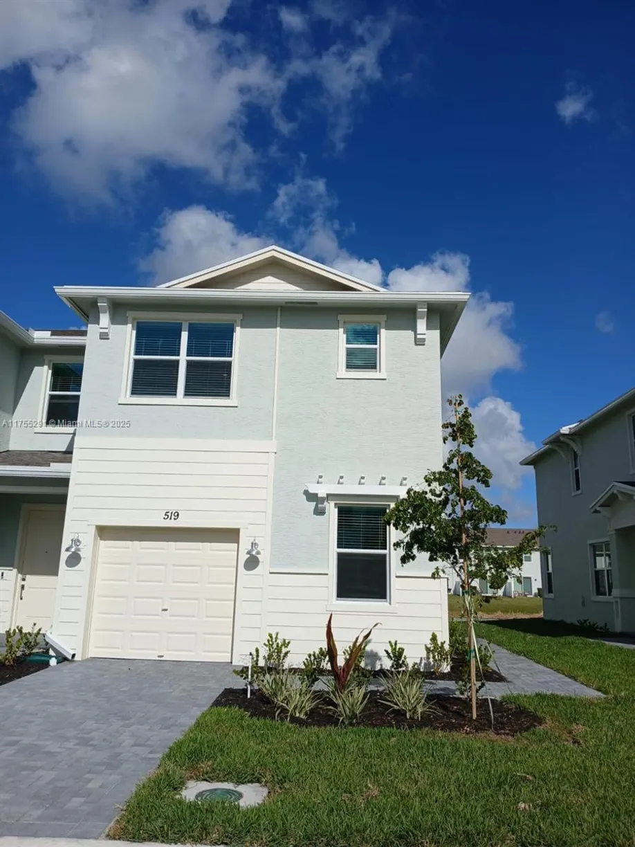 South Florida Real Estate | View 519 SE Rivergrass St, 519 | 4 Beds, 2 Baths