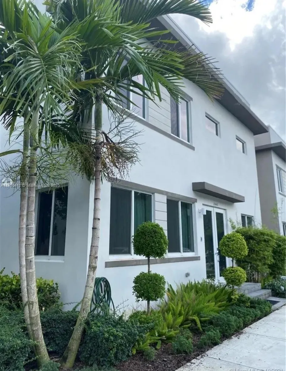South Florida Real Estate | View 10440 NW 67th St, 10440 | Listing