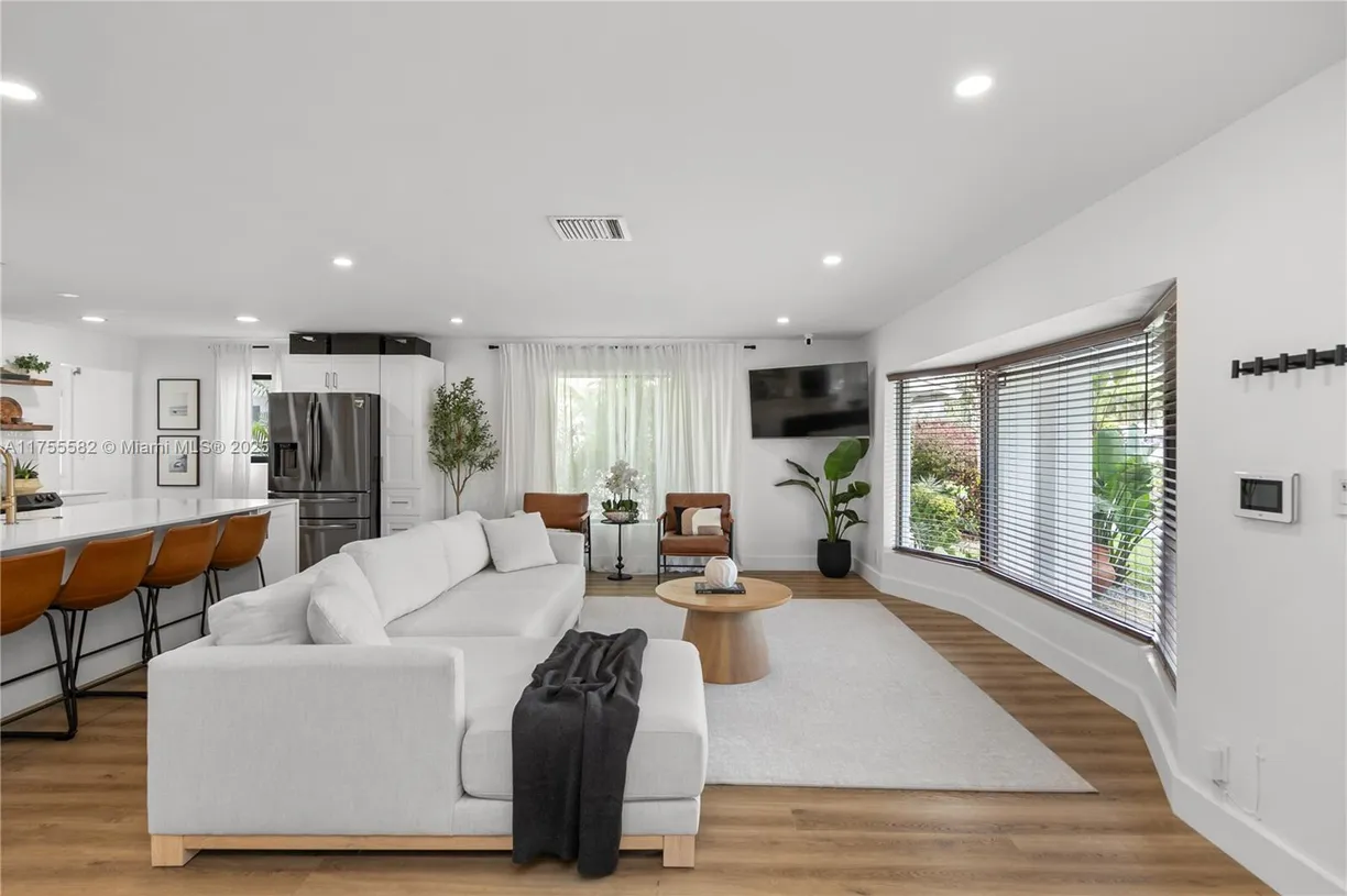 South Florida Real Estate | View 1112 Hollywood Blvd | Listing