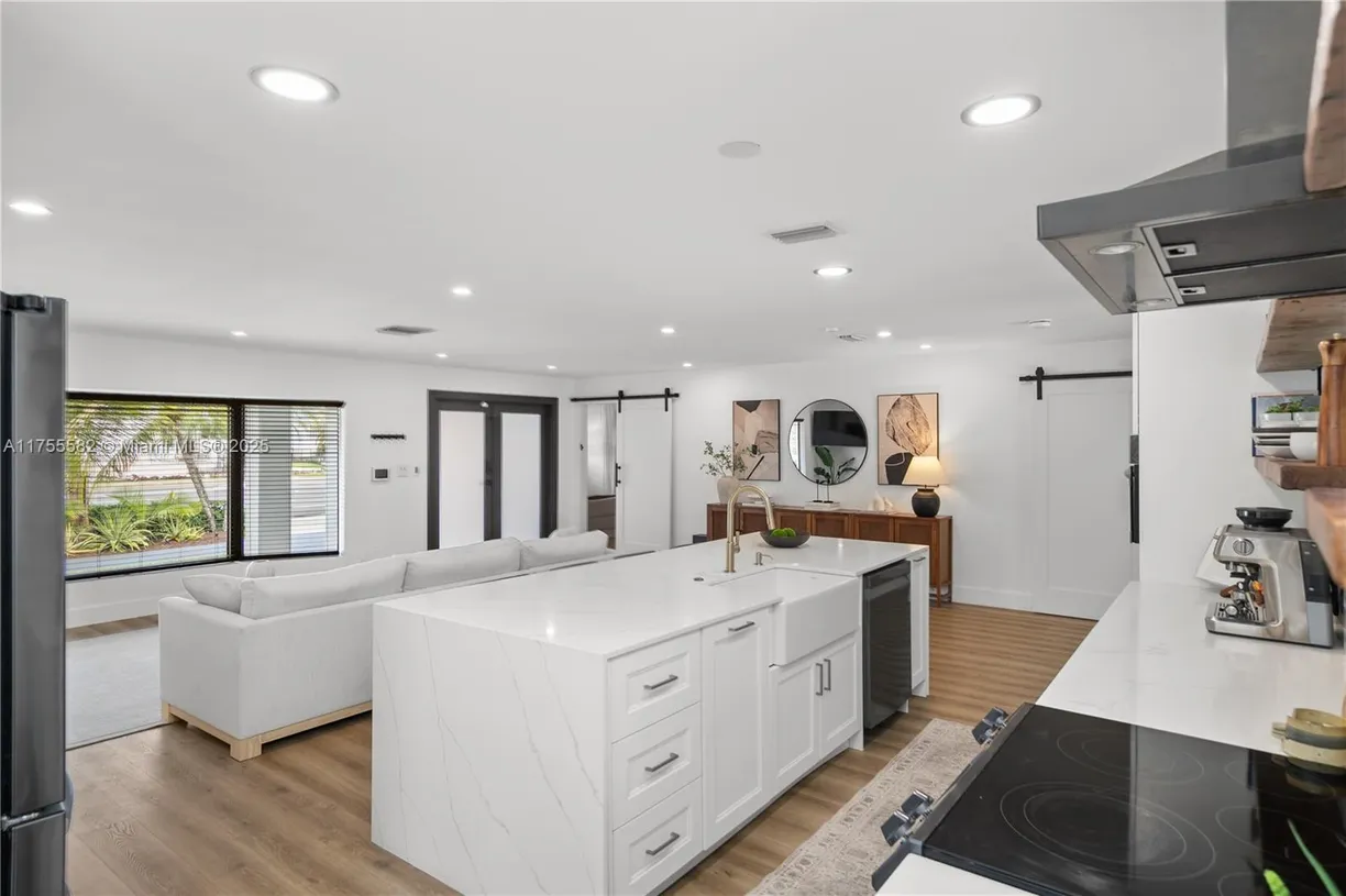 South Florida Real Estate | View 1112 Hollywood Blvd | Listing