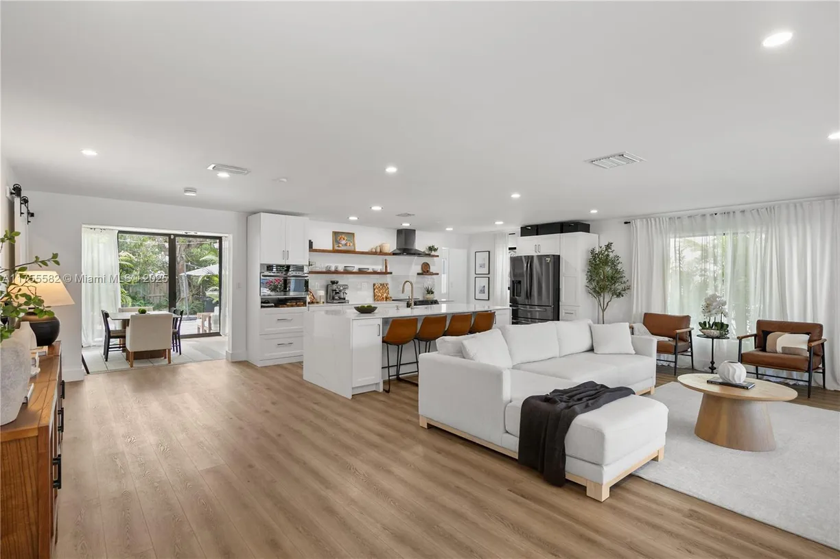 South Florida Real Estate | View 1112 Hollywood Blvd | 4 Beds, 3 Baths
