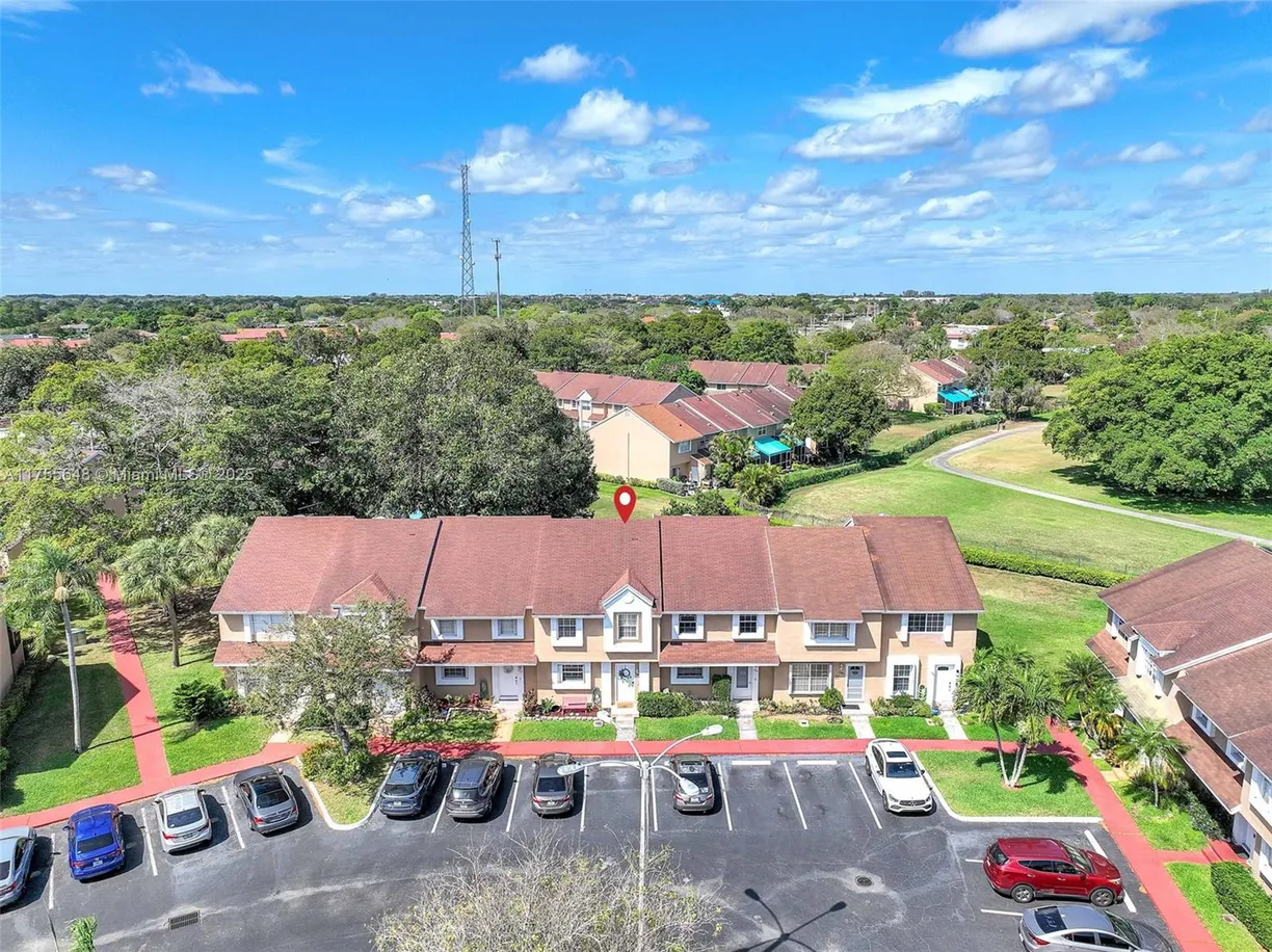 South Florida Real Estate | View 7068 Woodmont Ave, 7068 | 3 Beds, 2 Baths
