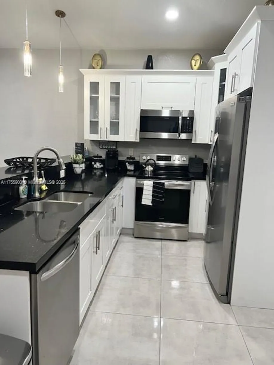 South Florida Real Estate | View 933 NW 2nd Ave | Listing
